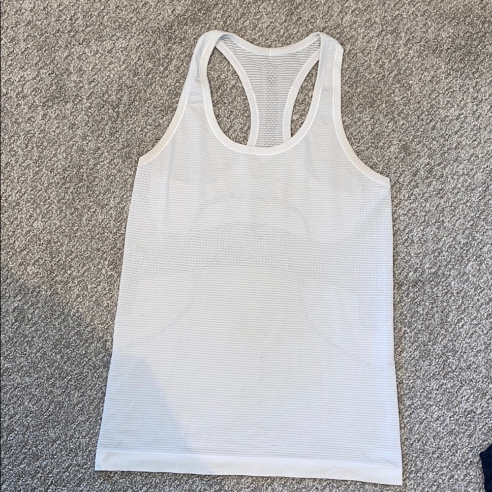 Lulu Lemon razorback tank top Swifty Size 6